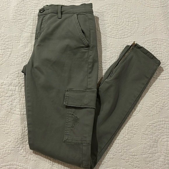 Frame Le Service Skinny Denim Army Green Cargo distressed.  low rise. Size 26 - Picture 1 of 9